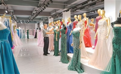 潮州婚紗禮服圈粉海外，服裝制造產(chǎn)業(yè)煥發(fā)新活力